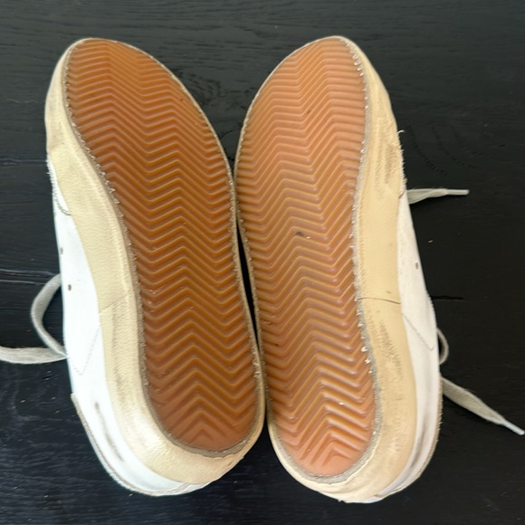 Golden Goose White with Flower - Picture 5 of 5